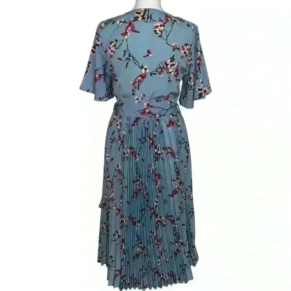 PrettyLittleThing Dusty Blue Floral Pleated Midi Dress-NWOT - Picture 5 of 9